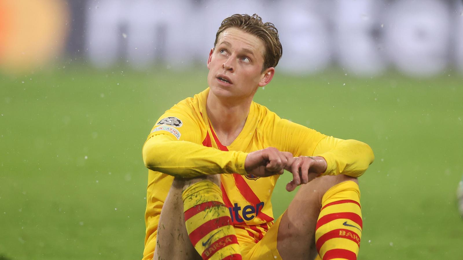 Frenkie de Jong, pensatiu al Bayern-Barça.