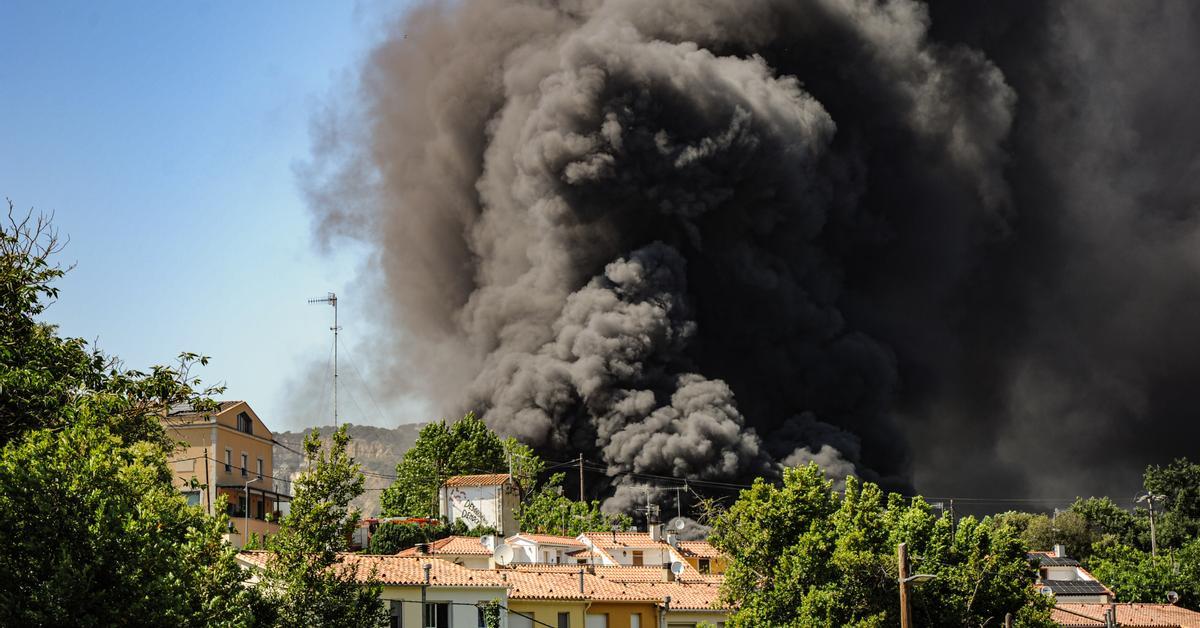 Protecció Civil aixeca el confinament d’Òrrius després que Bombers doni per controlat l’incendi