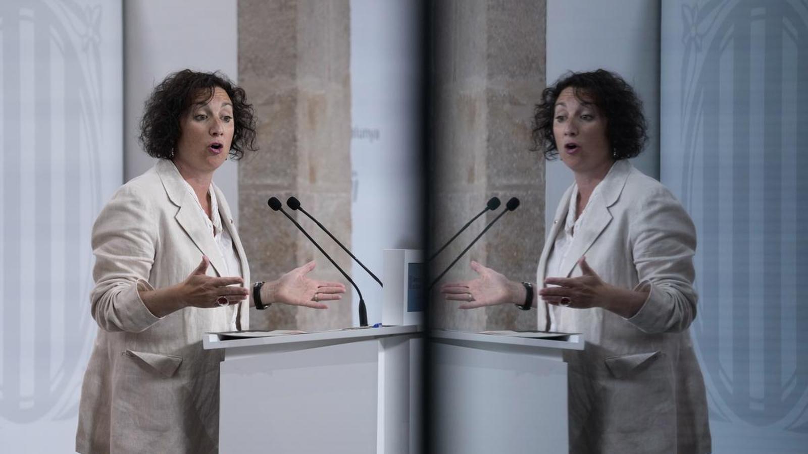 The Minister of Economy and Finance, Alicia Romero, during the press conference