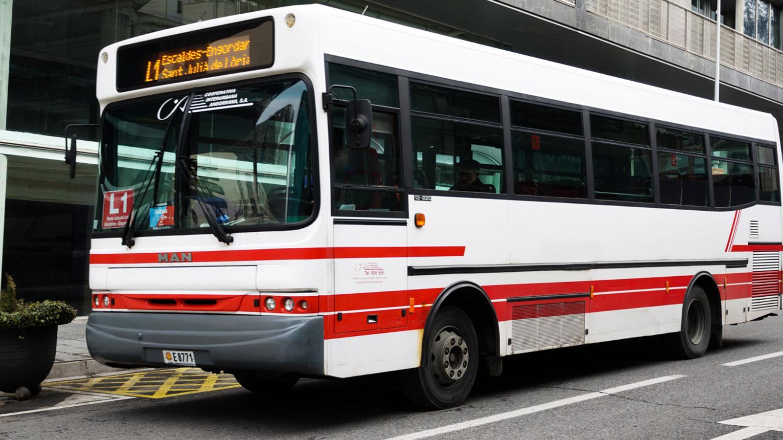 Un autobús de la Cooperativa Interurbana. / Arxiu ANA