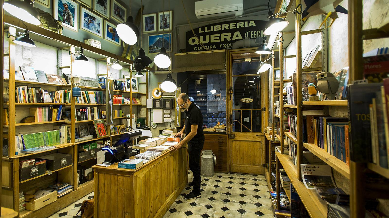 L’Espai Quera, on hi havia la tradicional Llibreria Quera i  ara també incorpora un espai de degustació.