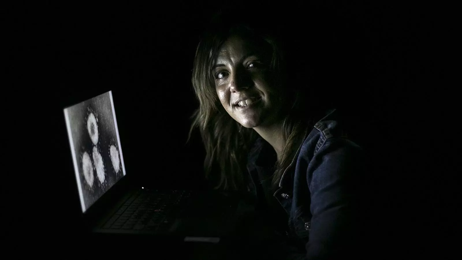 Julia Vergara, investigadora del CReSA, está trabajando en una vacuna contra el covid -19.