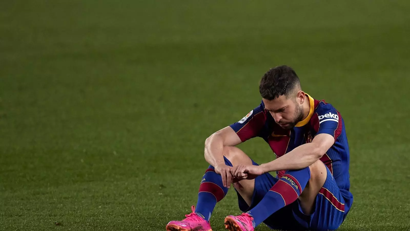 Jordi Alba, capcot després de perdre un partit al Camp Nou