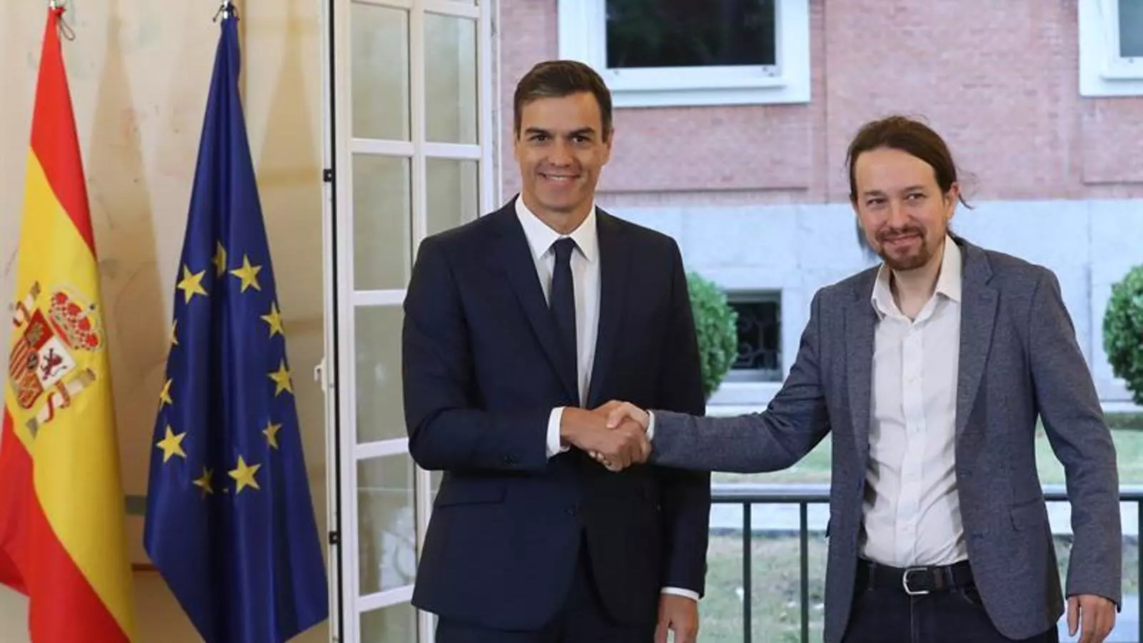 Pedro Sánchez i Pablo Iglesias a la Moncloa després de segellar l'acord per als pressupostos generals de l'Estat per al 2019.
