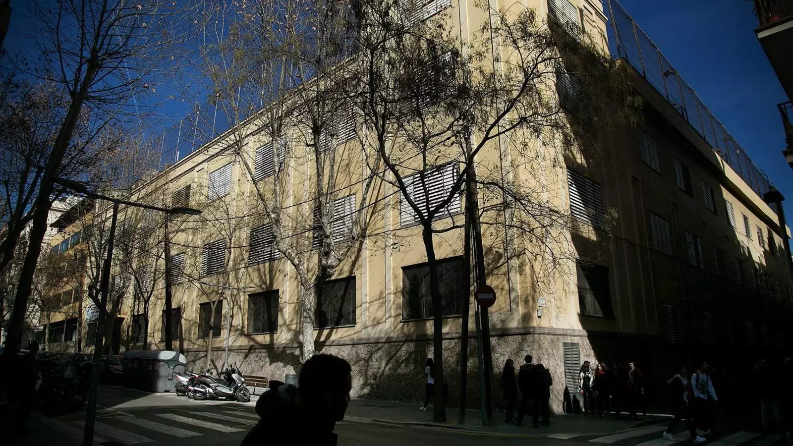 El pare que va destapar el cas dels abusos sexuals a l’escola Maristes Sants-Les Corts ja ha recopilat desenes de testimonis d’altres víctimes.