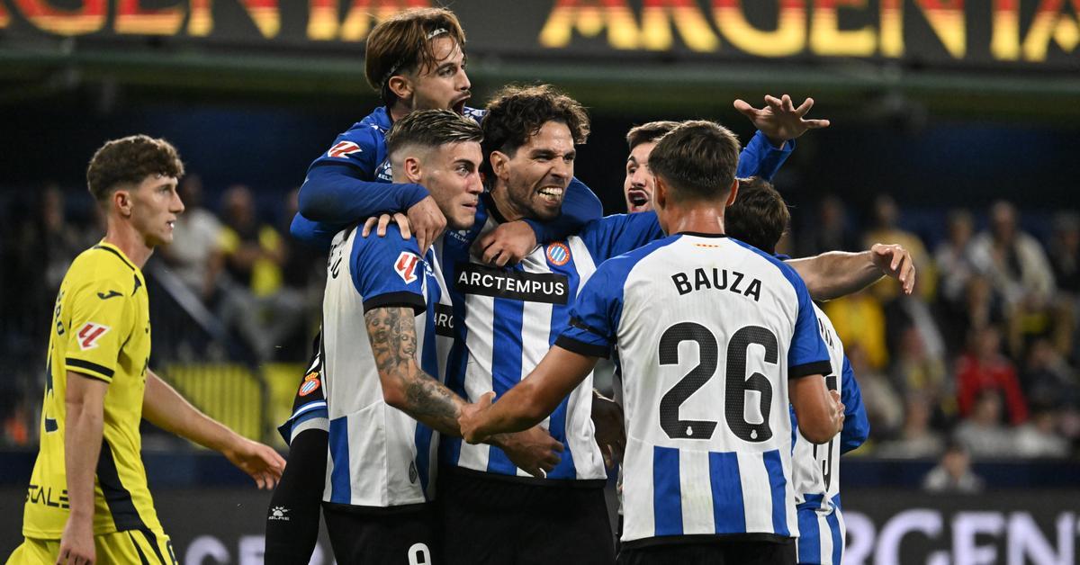 Image accompanying An Espanyol with two coaches resurrects in Villarreal, from Diari ARA
