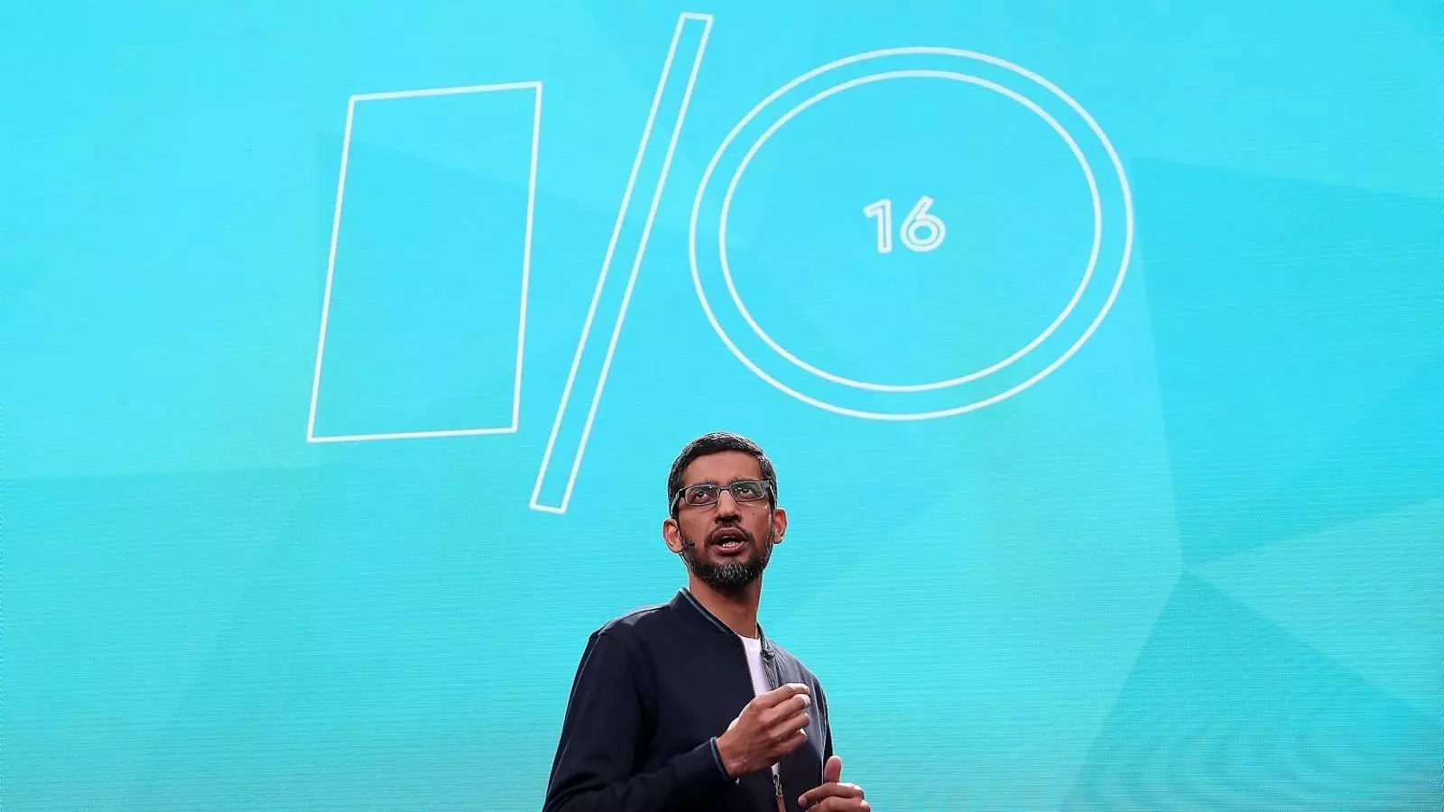 Sundar Pichai, conseller delegat de Google, presentant les novetats a la seva seu de Califòrnia.