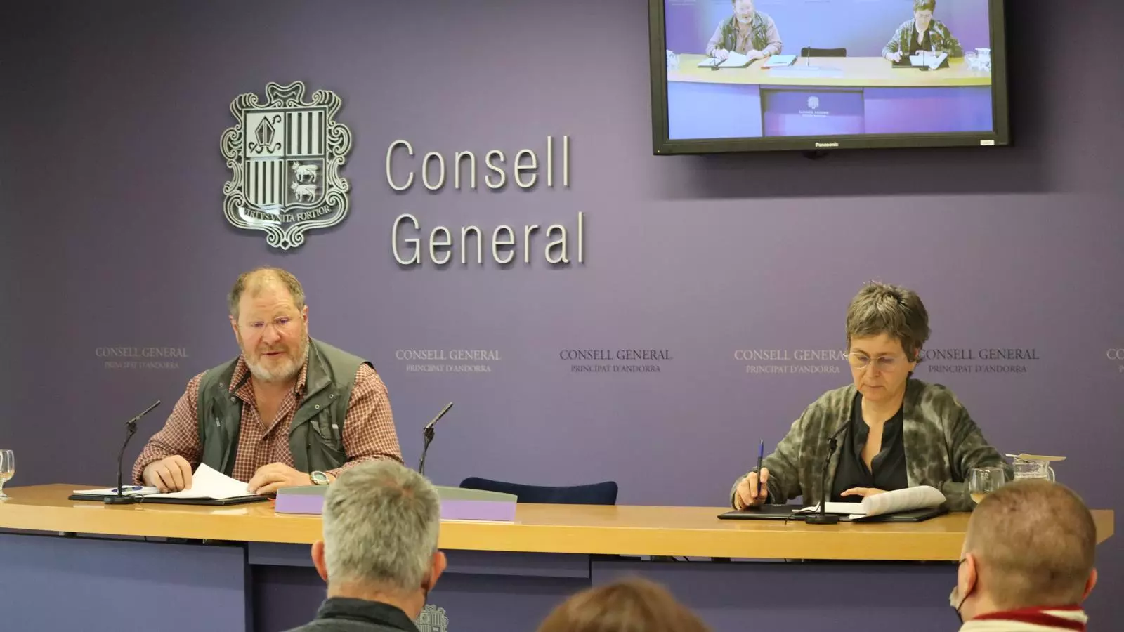Els consellers Jordi Font i Susanna Vela durant la roda de premsa d'aquest dilluns.
