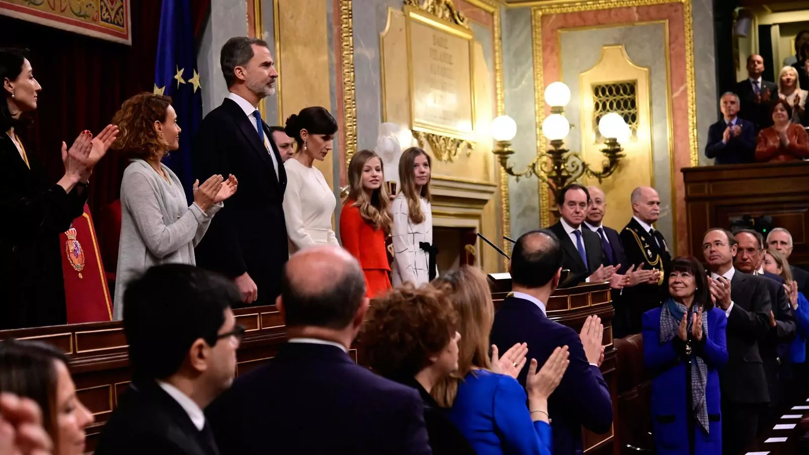El Congrés aplaudeix Felip VI durant el acte d'obertura de la legislatura