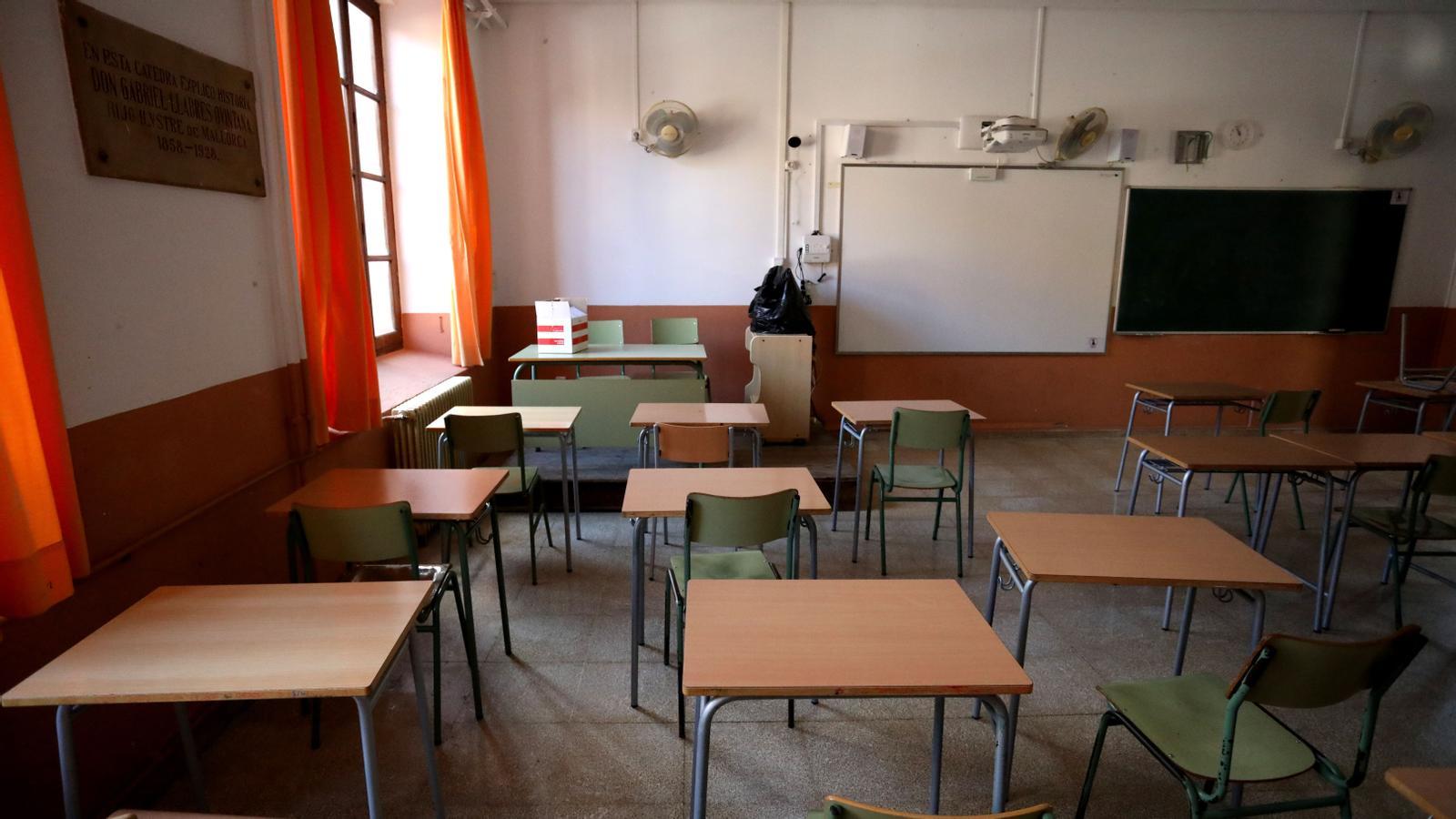 Una aula de l'IES Ramon Llull