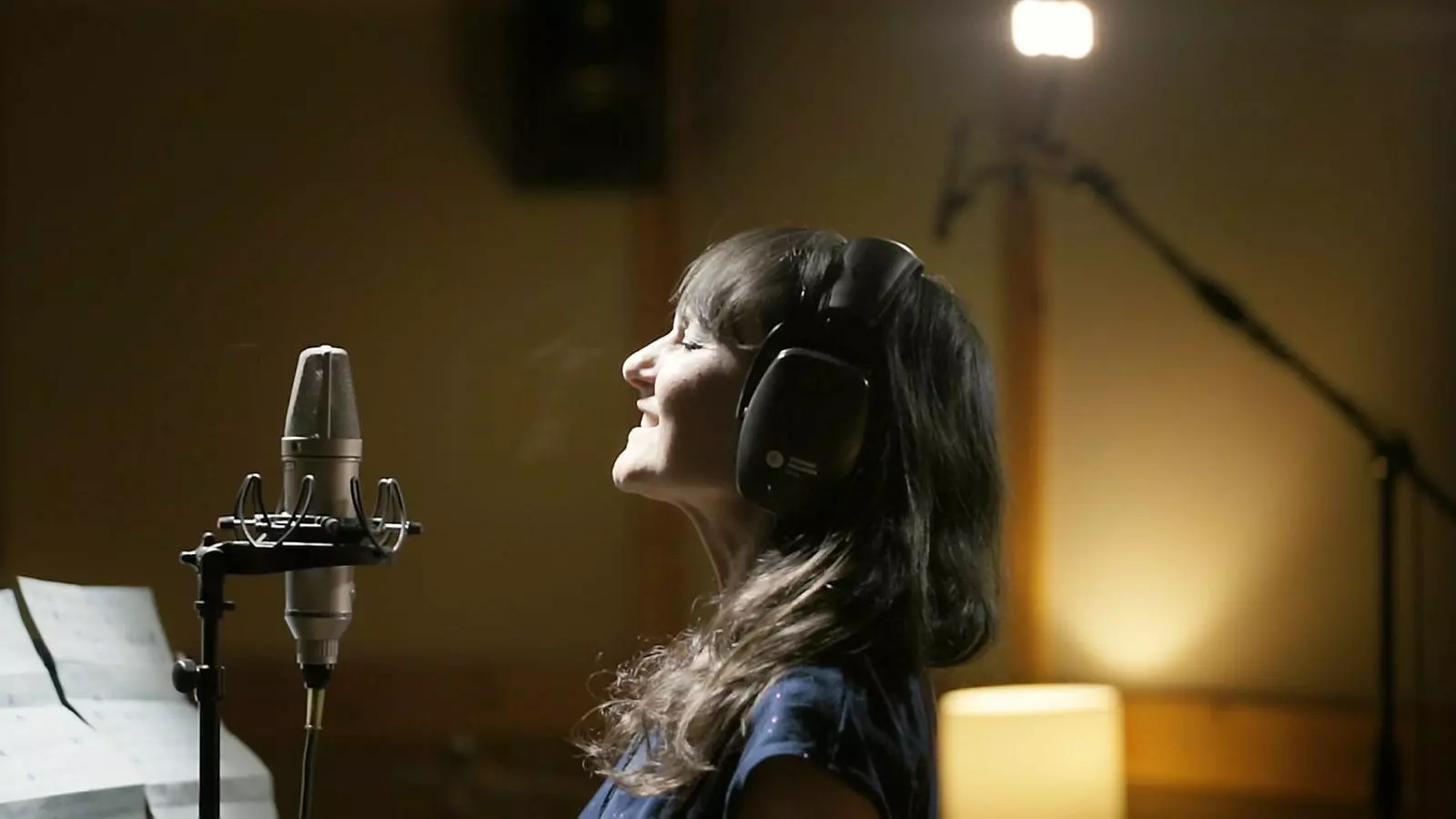 Eva Amaral versiona amb Roger Mas la cançó Corren de Gossos.