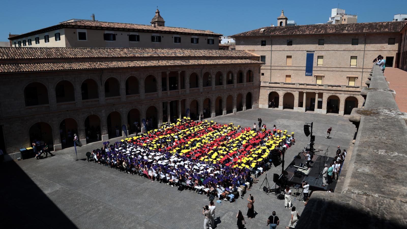 Image of the central educational event, convened by the OCB and held at the Centre Cultural de la Misericòrdia (Palma), five public and four subsidized schools participated.