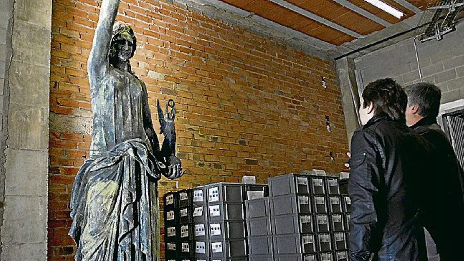 Cinc d’Oros, Pi i Margall, de la Victoria, Joan Carles I... la plaça de la discòrdia