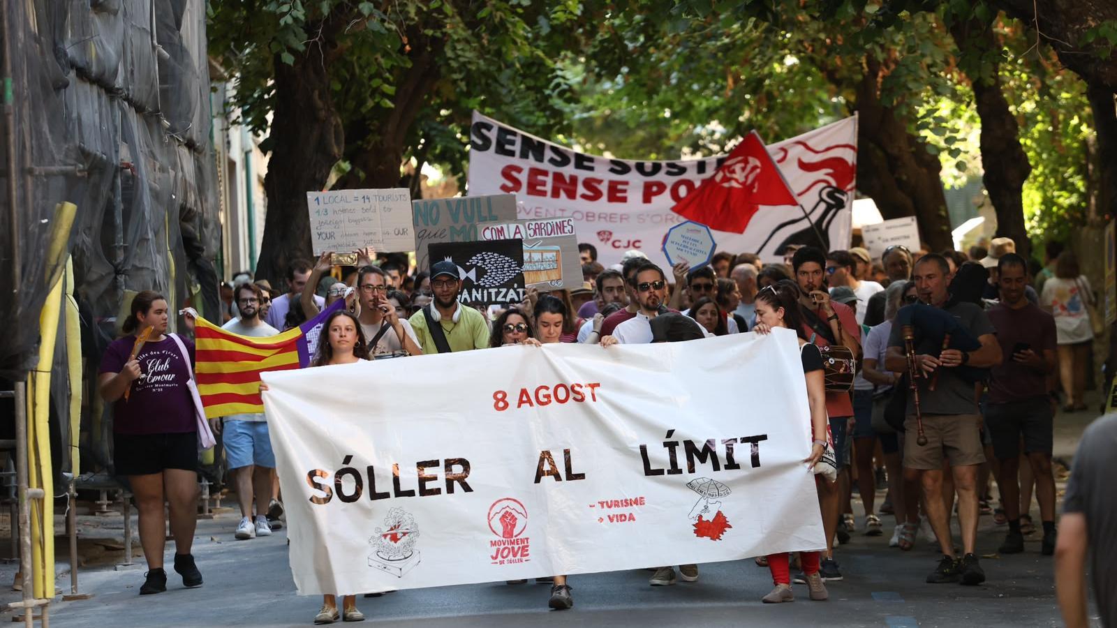 The protest has started from the Estiradors square of Sóller