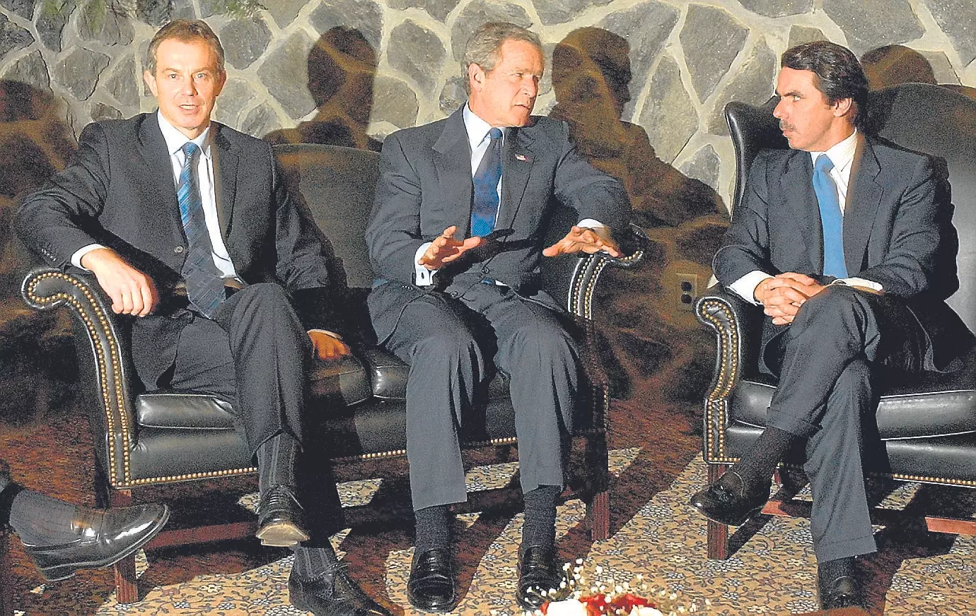 Blair, Bush y Aznar, en el encuentro que encarriló el inicio del ataque occidental contra el Afganistán