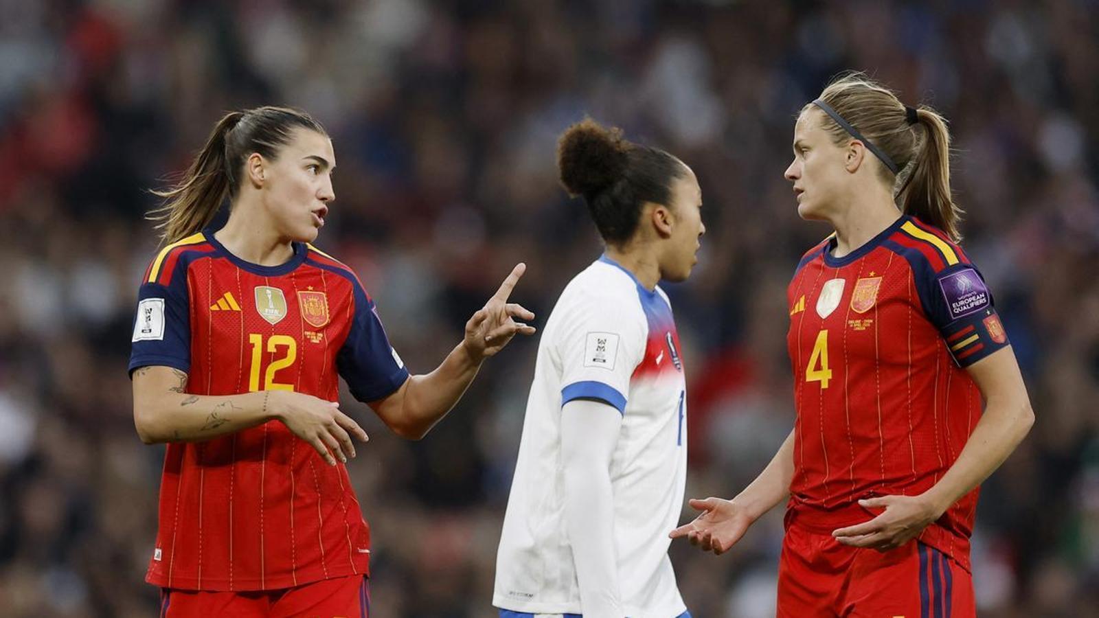 Patri Guijarro and Irene Paredes at Wembley during England-Spain