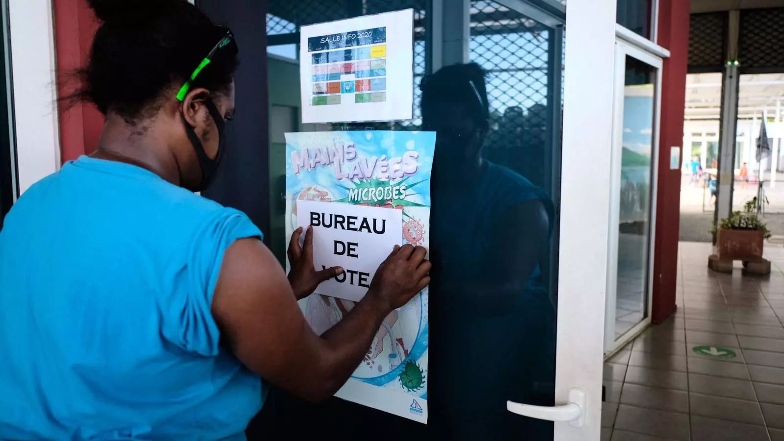 Punt de votació a Noumea, preparat per al referèndum d'independència de Nova Caledònia
