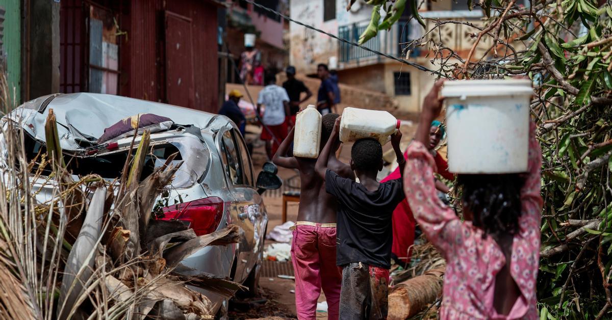 France leaves Mayotte after the cyclone