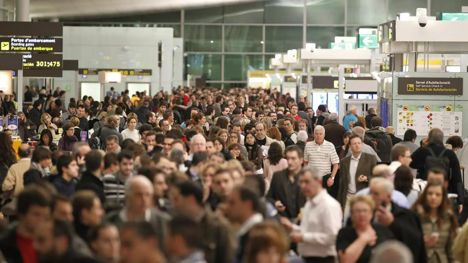 La capacitat màxima de Son Sant Joan és de 34 milions de passatgers l'any, i Aena preveu que el 2025 hi arribin 33.874.100 persones