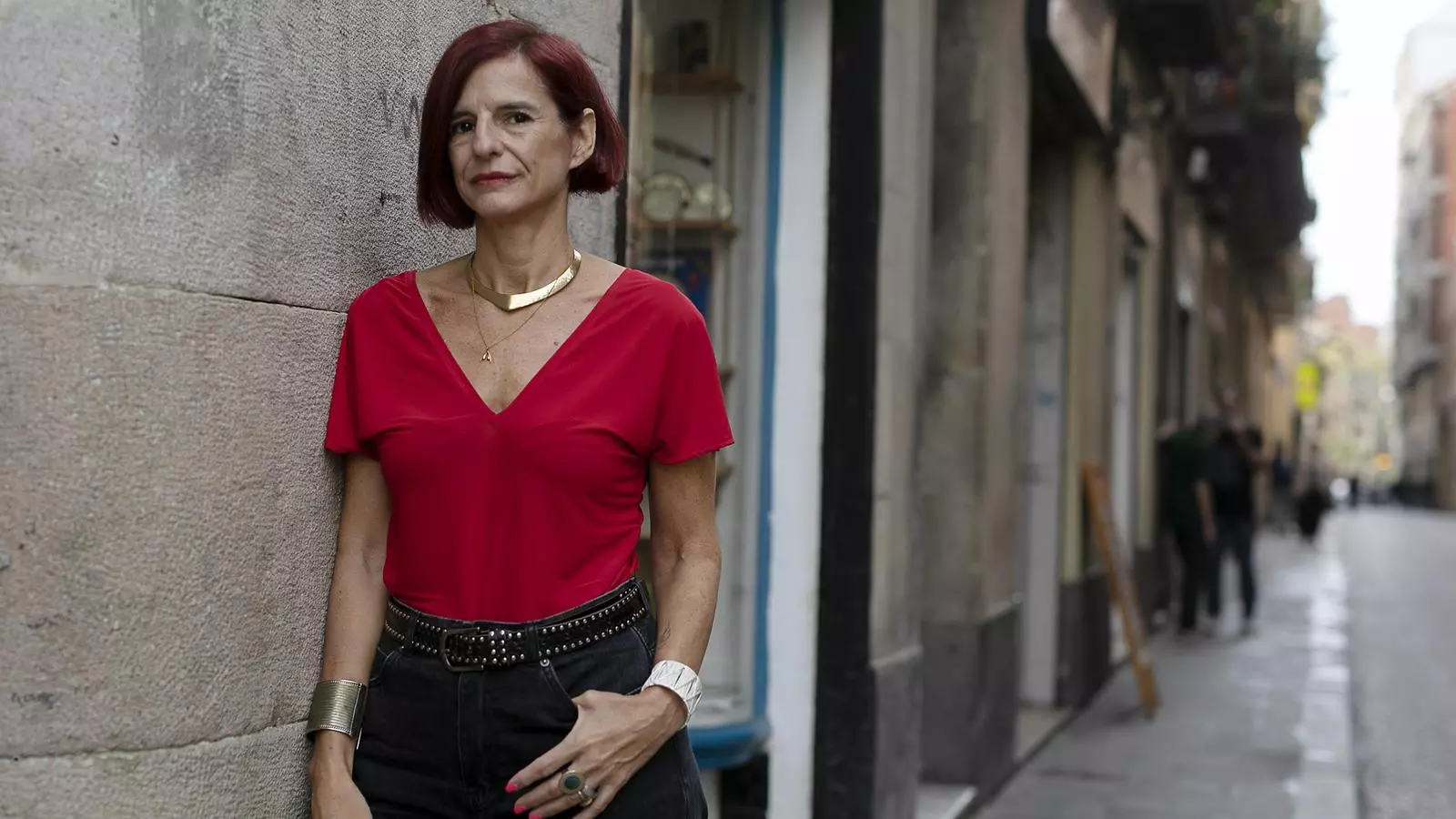 L'escriptora Anna Manso, fotografiada al barri de Gràcia de Barcelona
