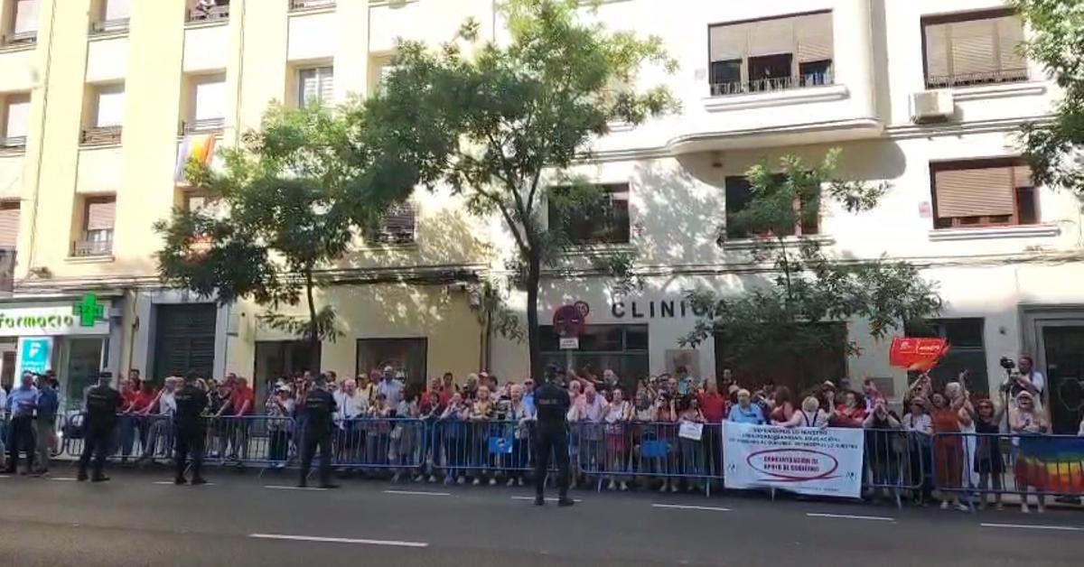 Page: PSOE Committee Met with Protests