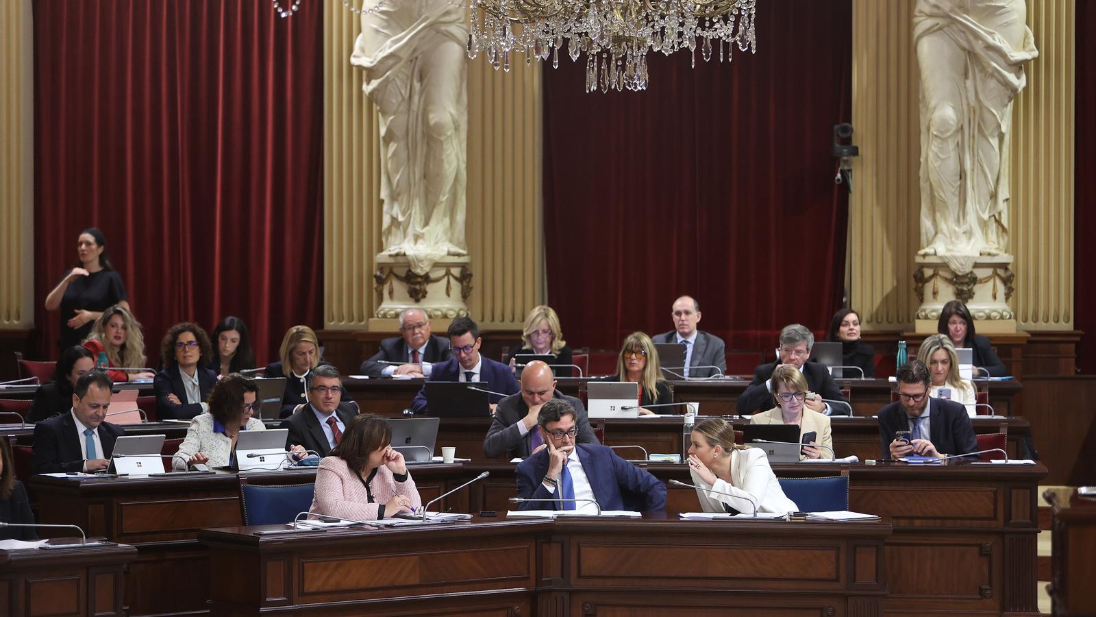 The PP deputies in Parliament, with president Marga Prohens and vice-presidents Antoni Costa and Antònia Estarellas in the front row