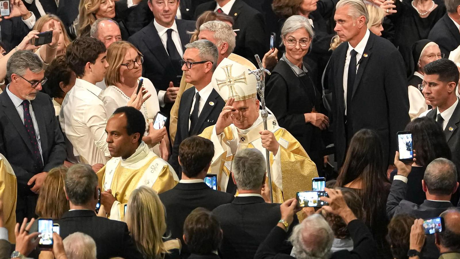 El Papa entrando a la Sagrada Familia.