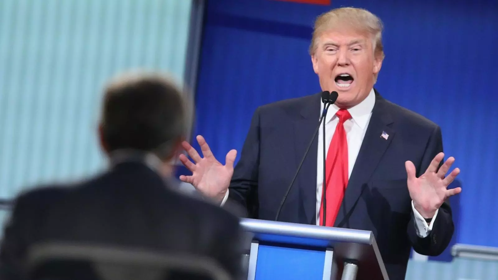 Donald Trump durant el debat entre els aspirants a candidat republicà a la Casa Blanca / AFP