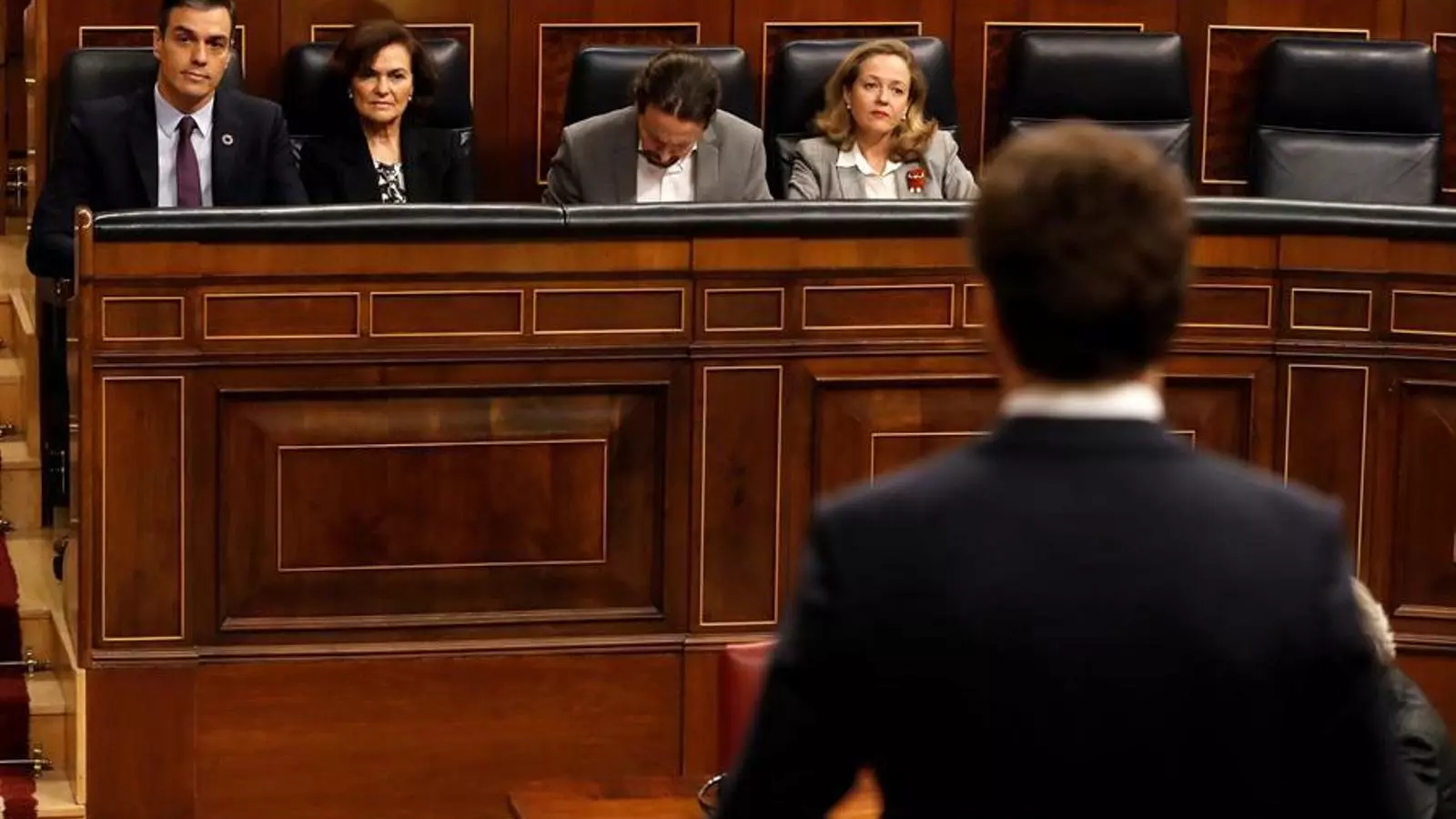 El president del govern espanyol, Pedro Sánchez, amb els seus vicepresidents durant la sessió de control al Congrés.