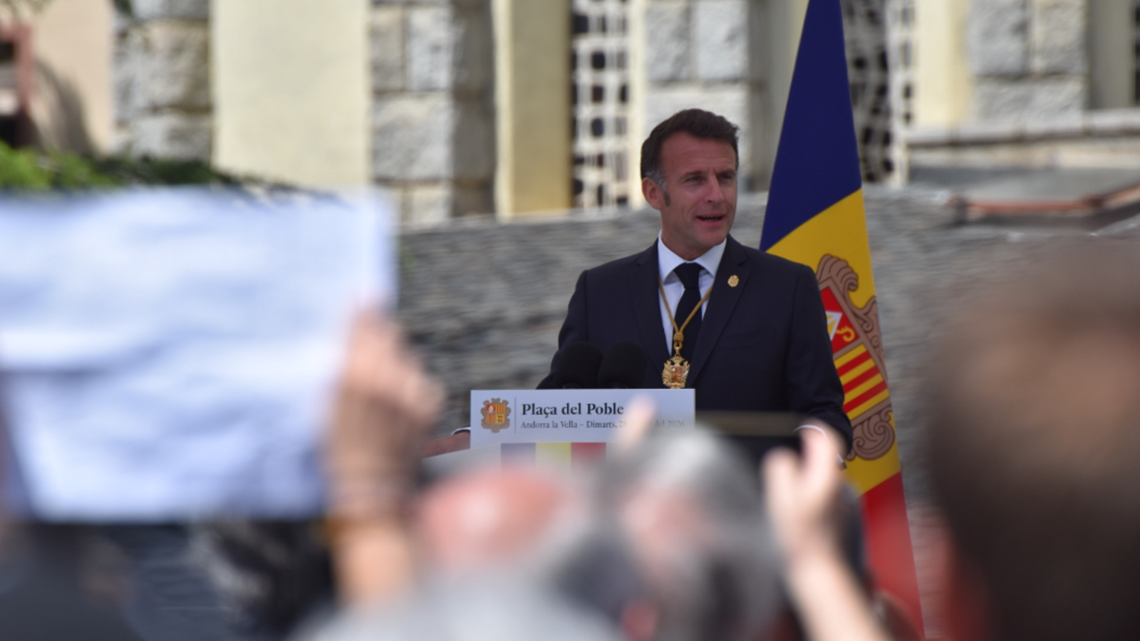 El copríncep francès i president de la República Francesa, Emmanuel Macron, durant el seu discurs.