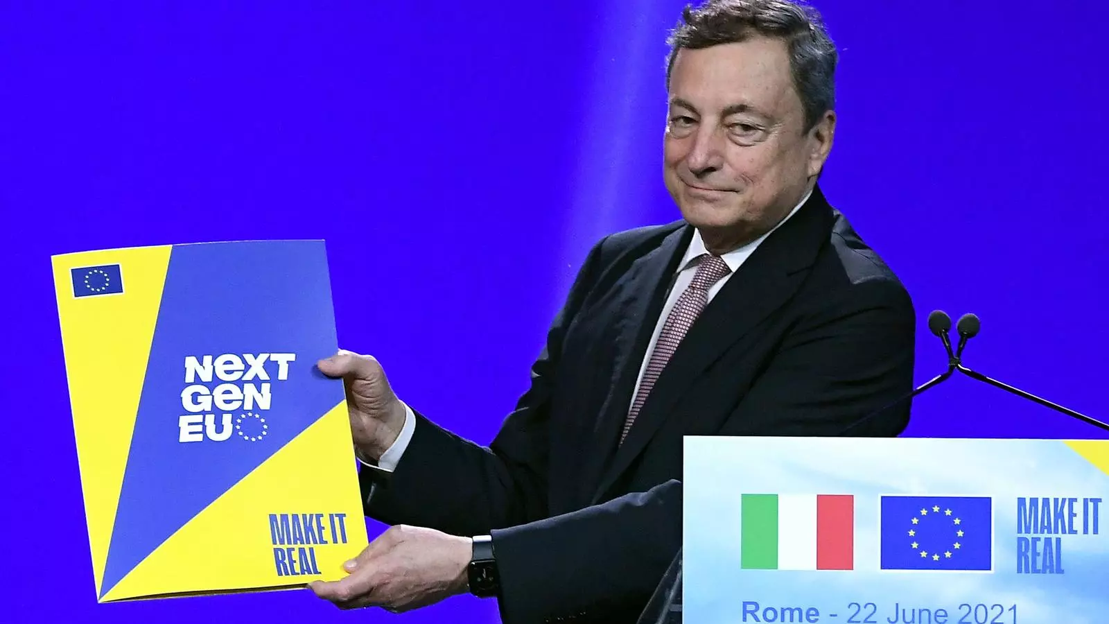Mario Draghi durant la conferència de premsa sobre els fons Next Generation EU a Roma.