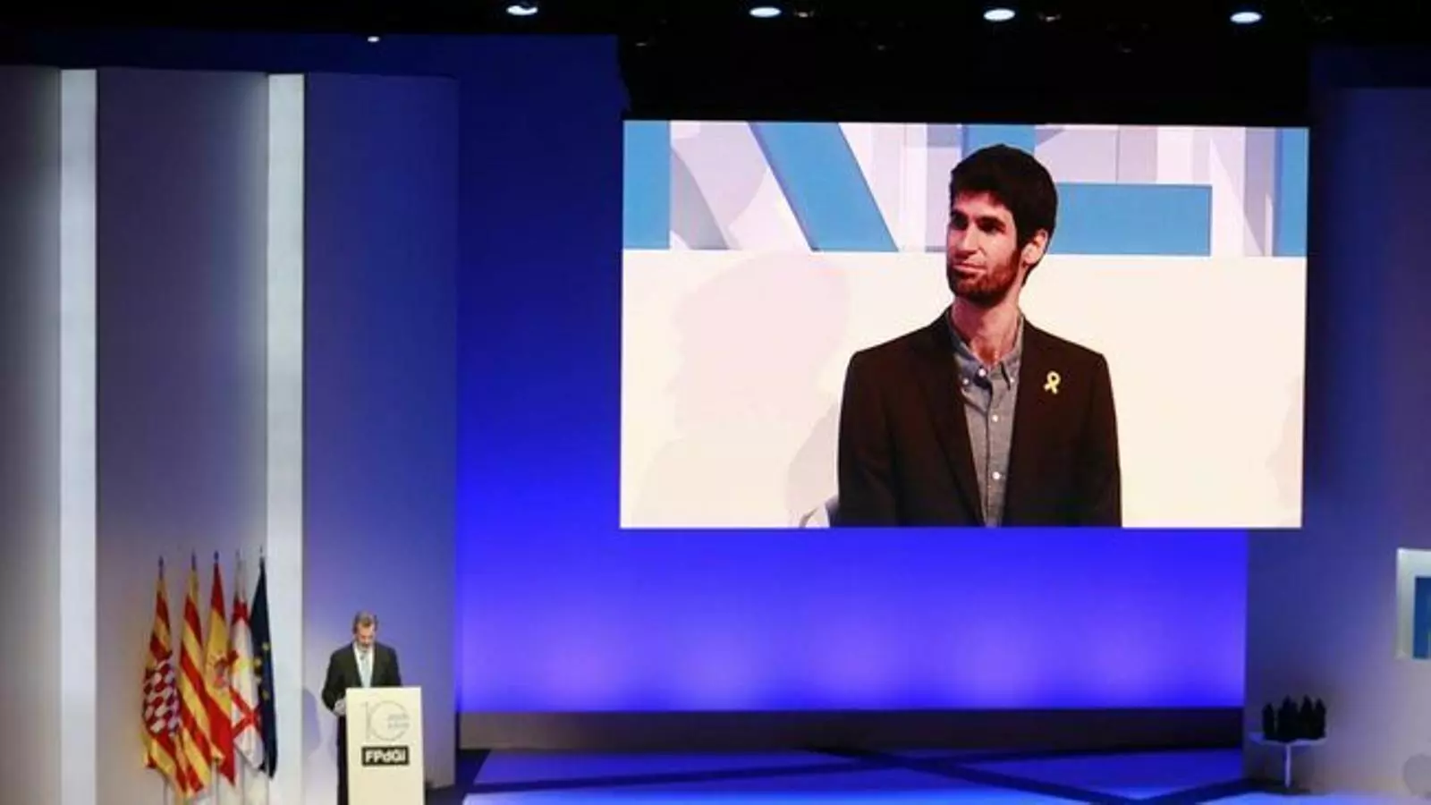 El premiat amb el llaç groc nega que la Casa Reial hagi esborrat les imatges amb el distintiu pels presos que lluïa