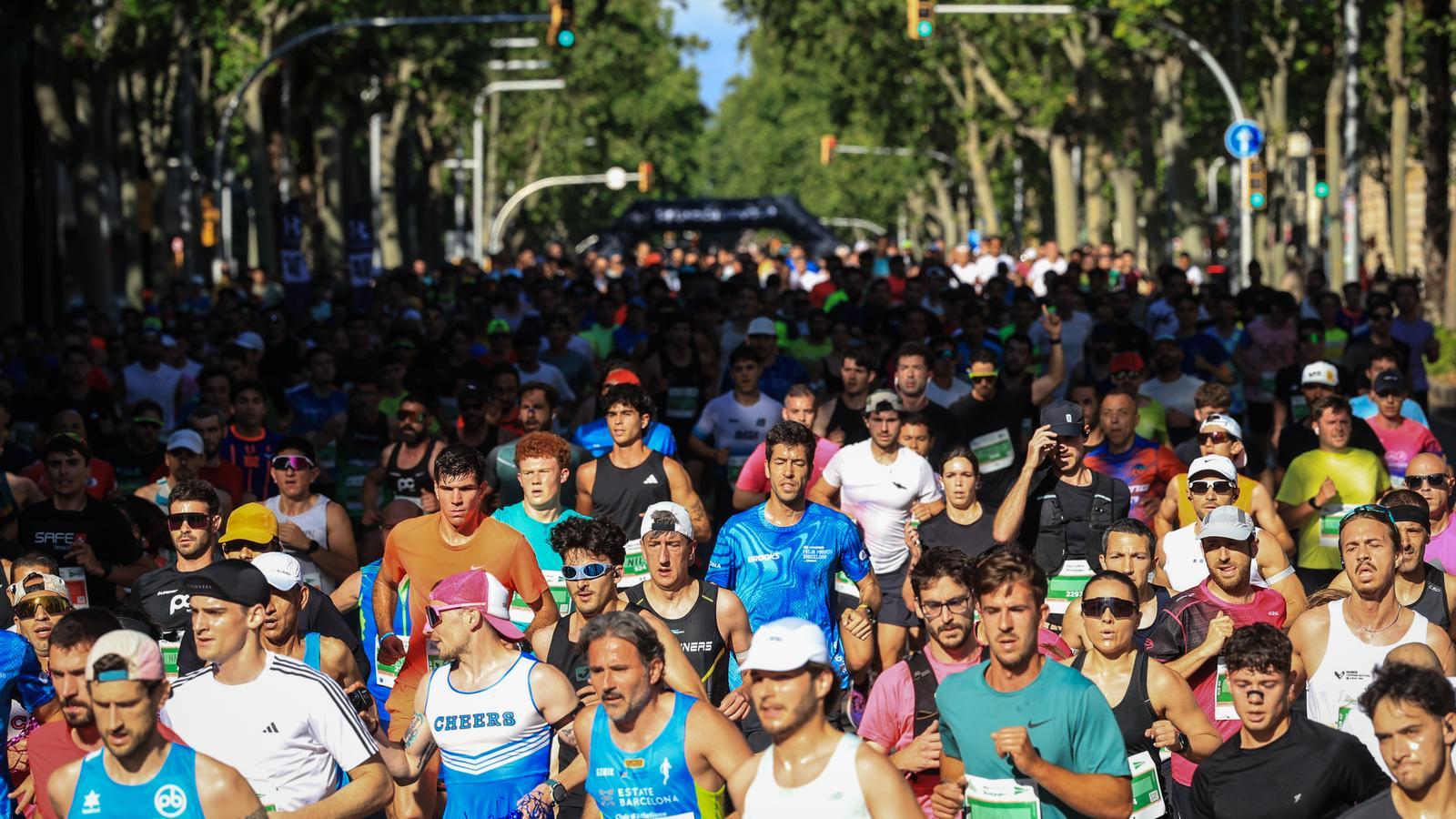 Thousands of people have filled the streets to participate in another edition of the already traditional El Corte Inglés Race.