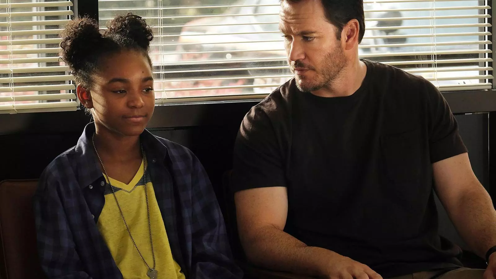 Saniyya Sidney i Mark-Paul Grosselaar protagonitzen The passage.