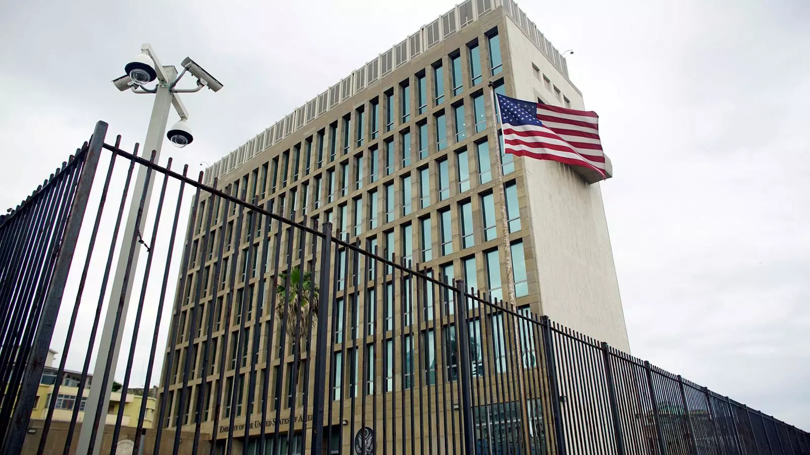 Visió externa de l'ambaixada dels Estats Units a l'Havana