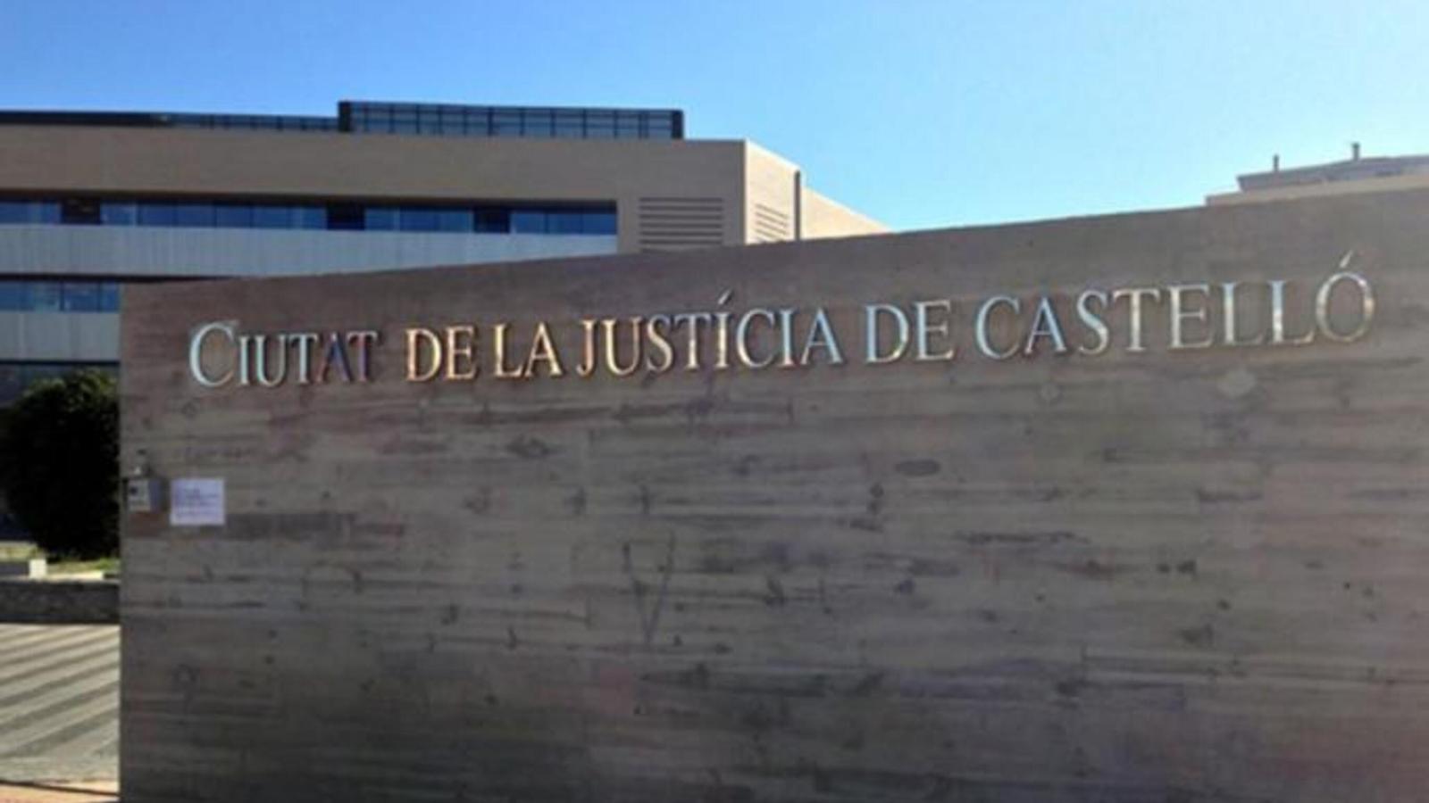 The Chamber orders the payment of compensation of 5,000 euros to the victim for moral damages.