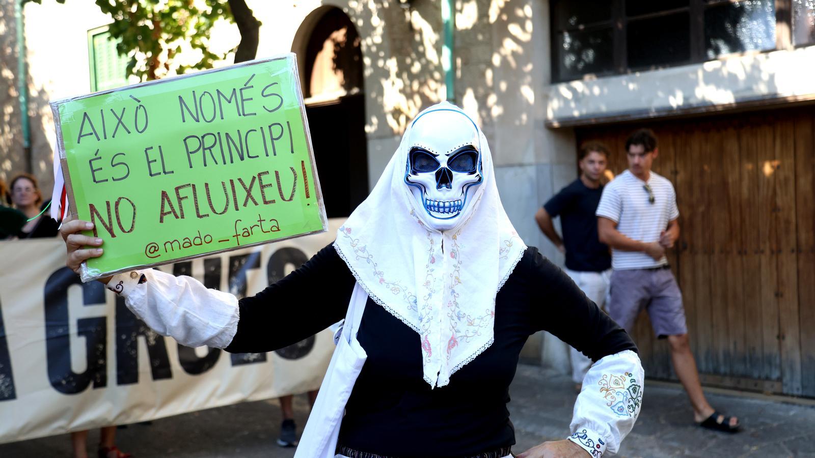 Mrs. Farta, during the demonstration in Sóller this summer.