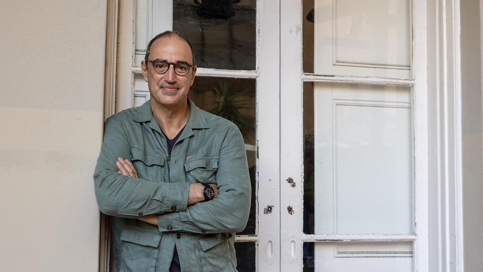 El escritor y político Antoni Vives, con motivo de la publicación de su libro 'Al país secret'.