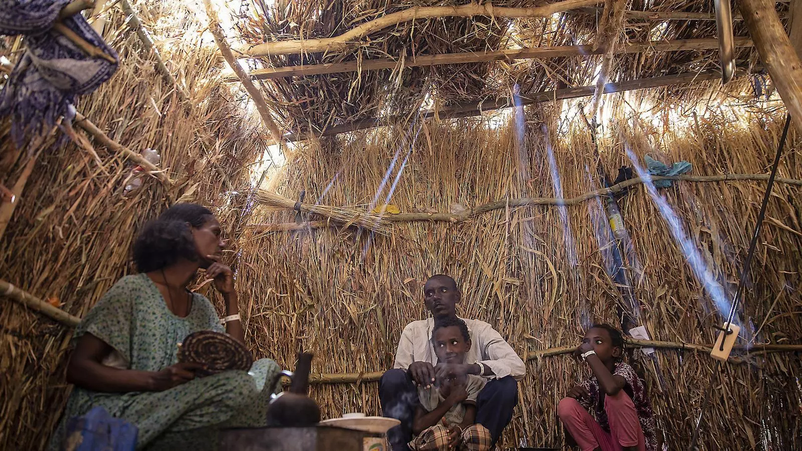 Una família de tigrinyes al camp de refugiats d’Um Rakuba, al Sudan.