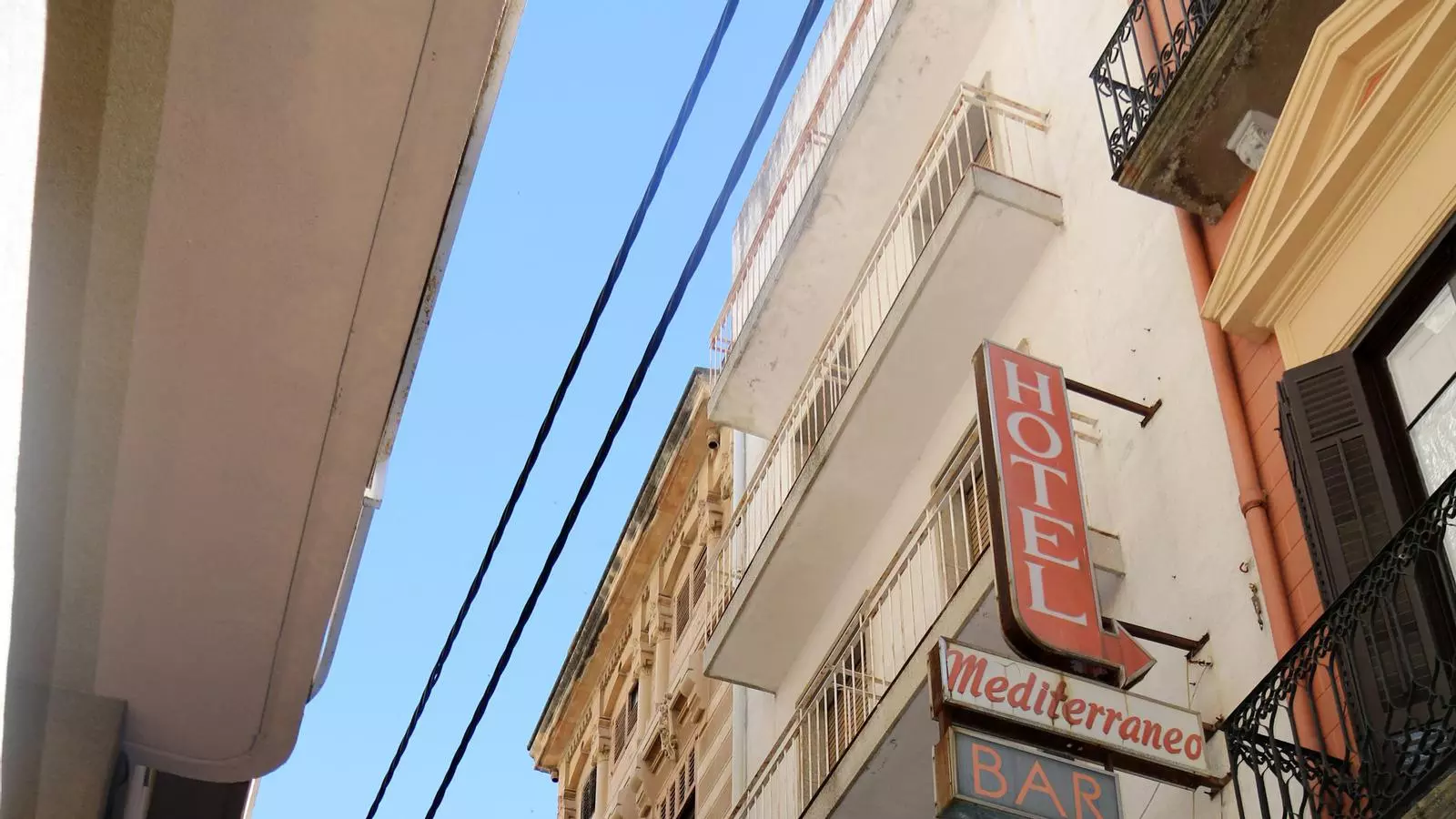 L'antic hotel Mediterraneo en una imatge de l'any 2017