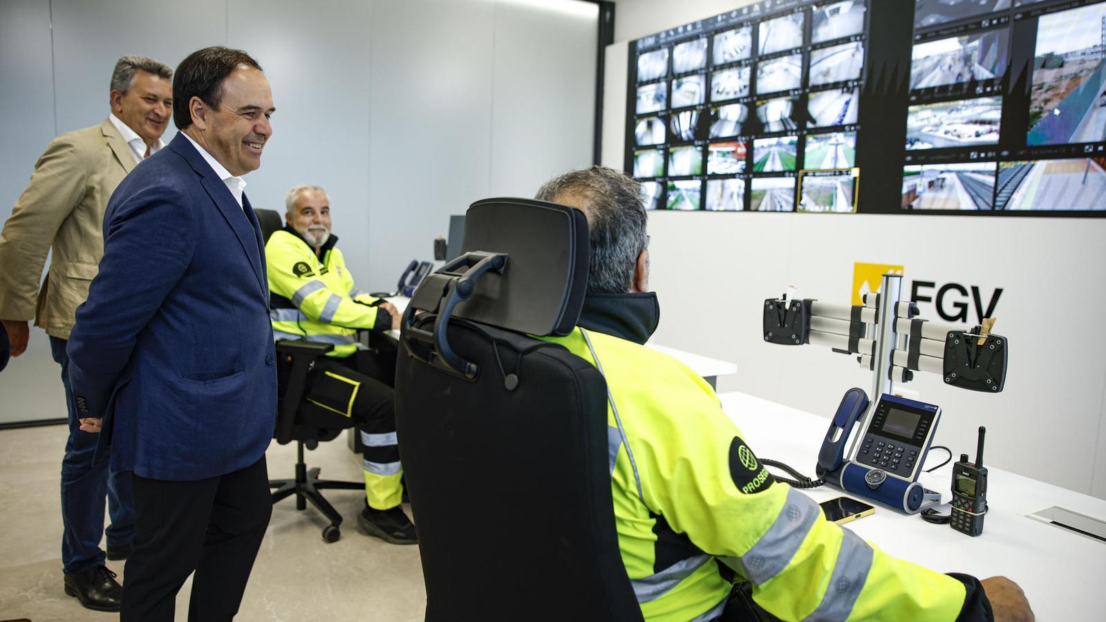 El jefe del Consell, Juanfran Pérez Llorca, este miércoles durante una visita a las instalaciones de Ferrocarriles de la Generalitat Valenciana.