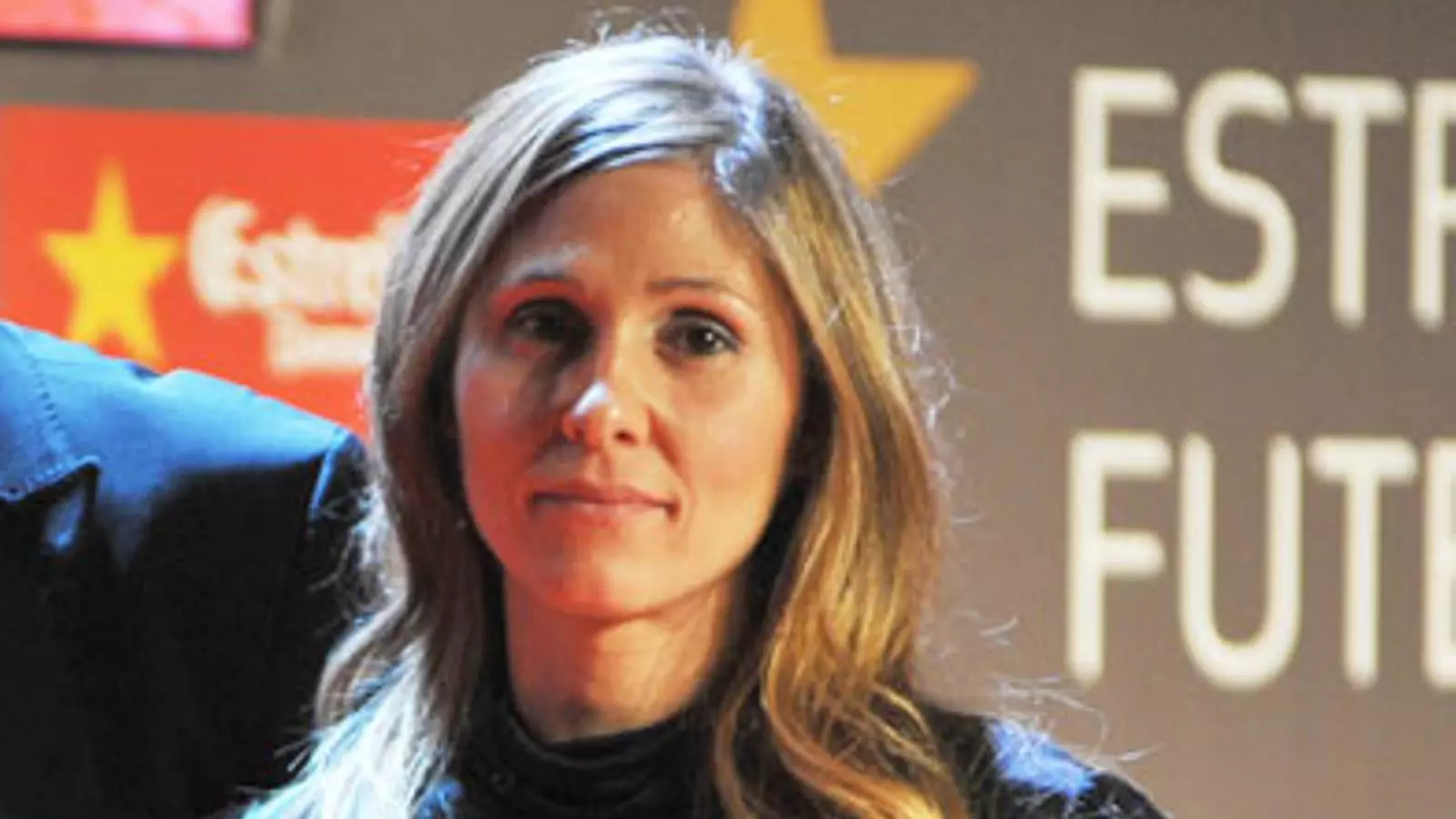 Zardain recollint el trofeu a millor àrbitre de la gala de la FCF