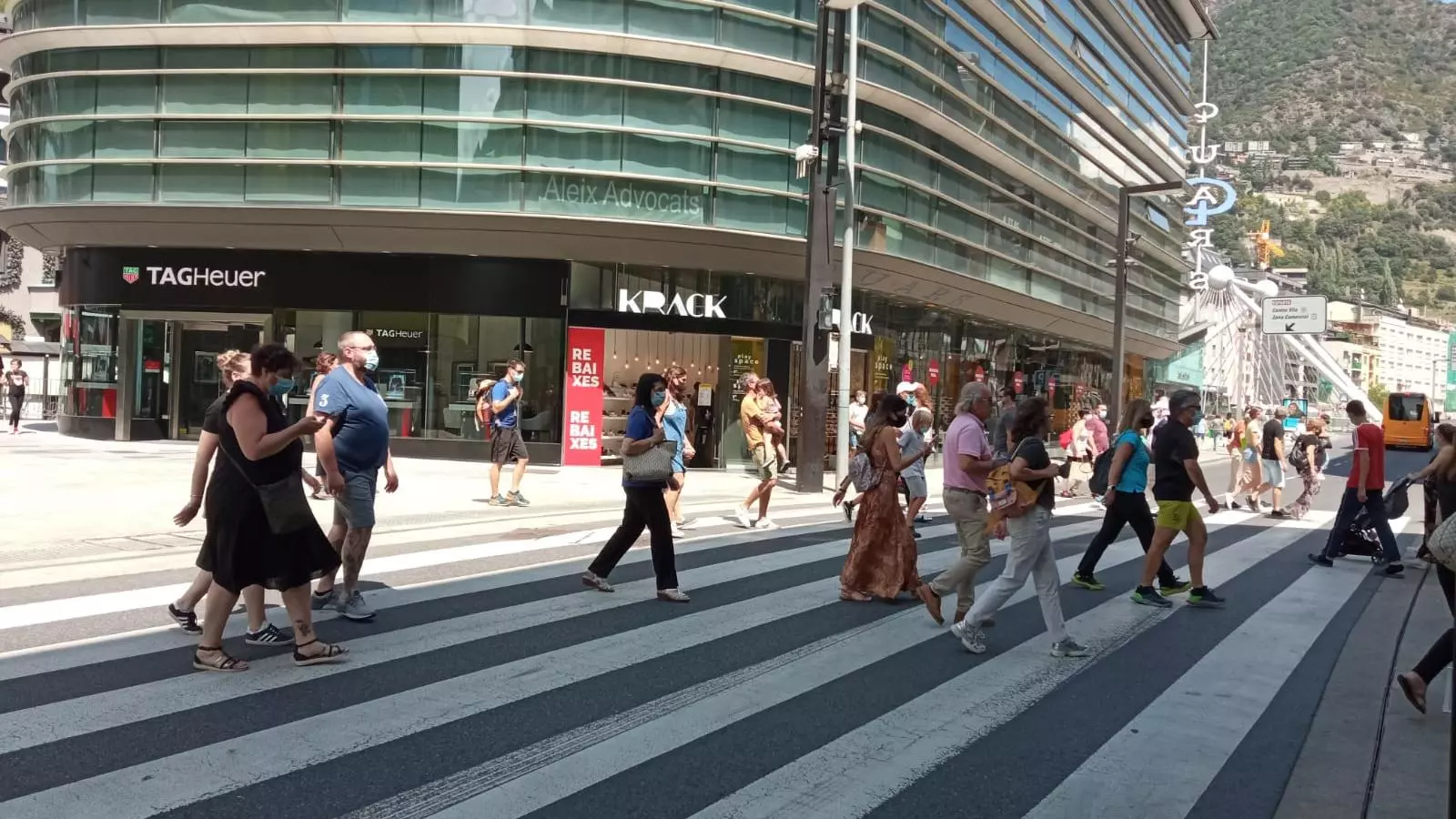 Pas de vianants al carrer Bonaventura Armengol