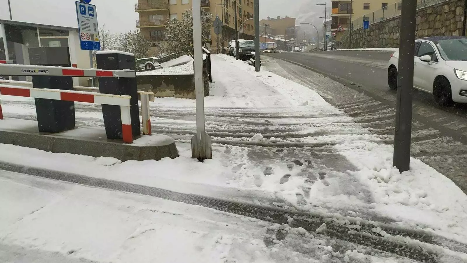 La nevada a Encamp aquest dijous al matí. / M. R. F.