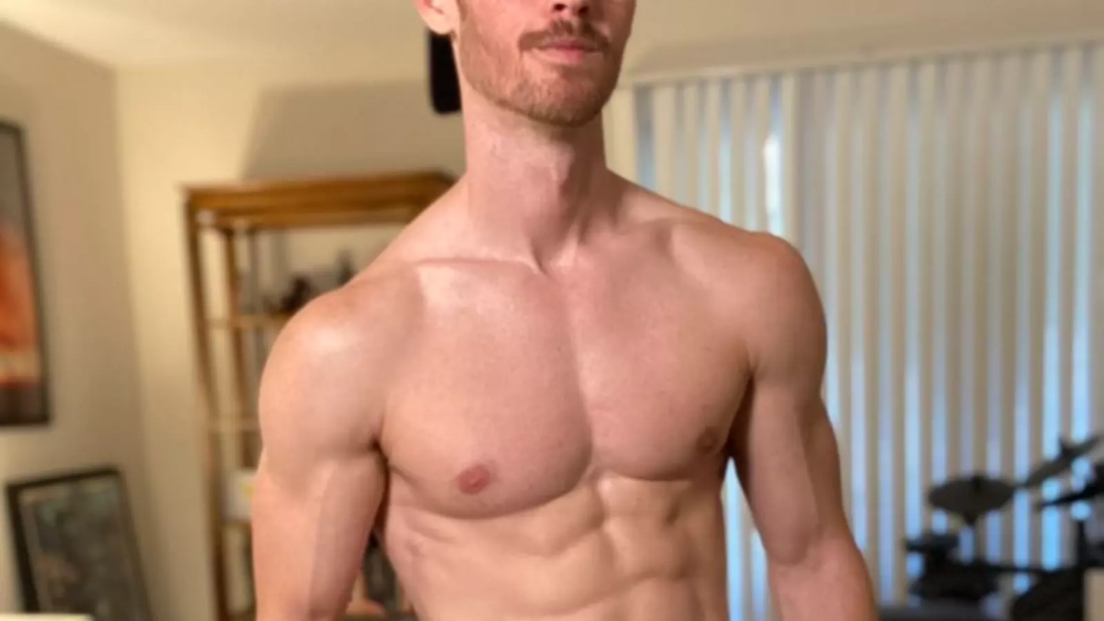 L'actor Dan Benson, conegut pels seus papers a la factoria Disney, fa el salt al contingut per a adults a través d'OnlyFans