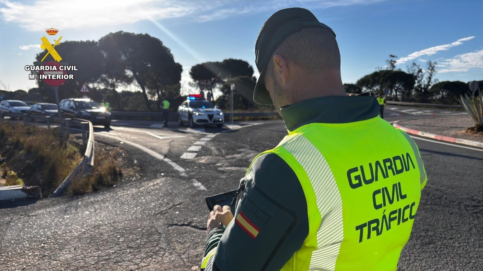 Un agent de la Guàrdia Civil de tràfic.