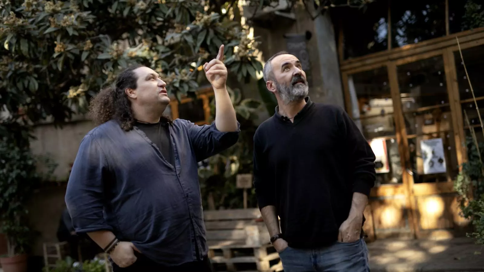 El mago Miguel Angel Gea y un neurocientífico, Luis Martínez, sobre la relación entre la magia y la ciencia