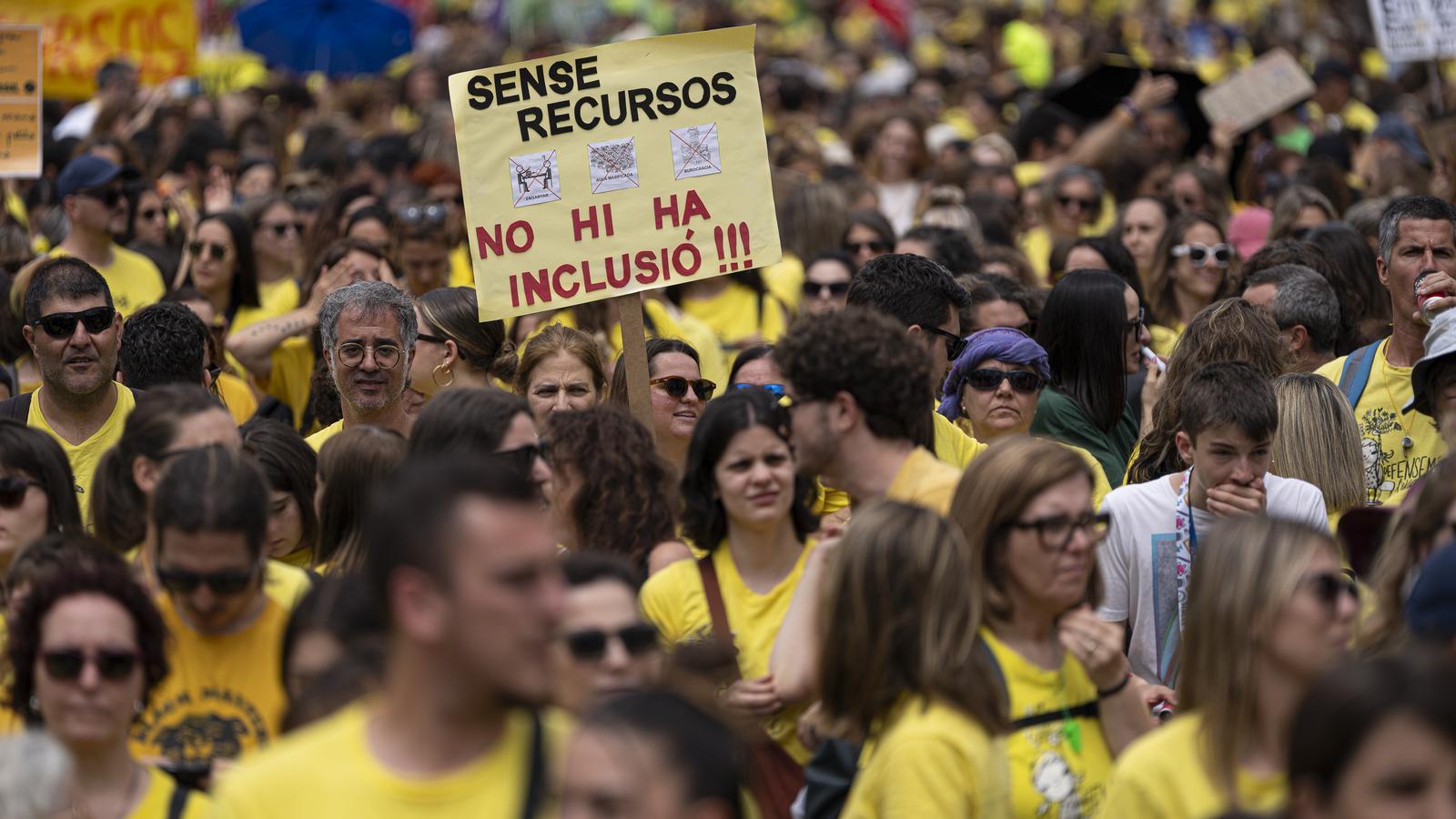 Demonstration of teachers last month of June.