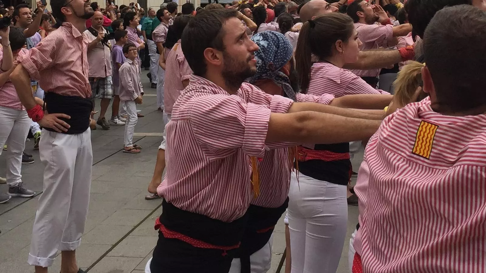 Jordi Suriñach dirigint els pilars de comiat diumenge en la diada castellera de la festa major de Sabadell