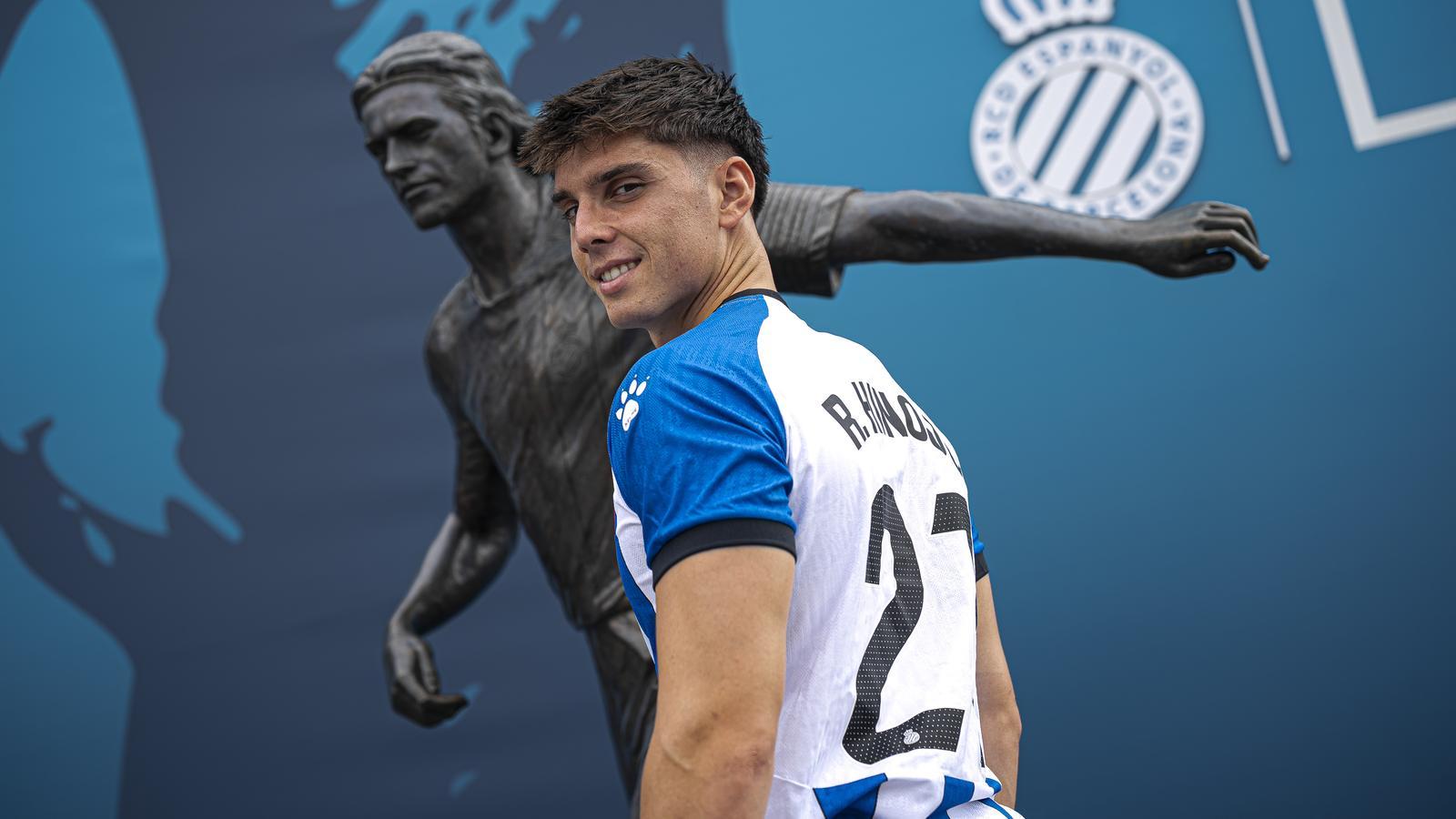 The footballer Roger Hinojo, new player of Espanyol, will wear the number 21 of Dani Jarque.